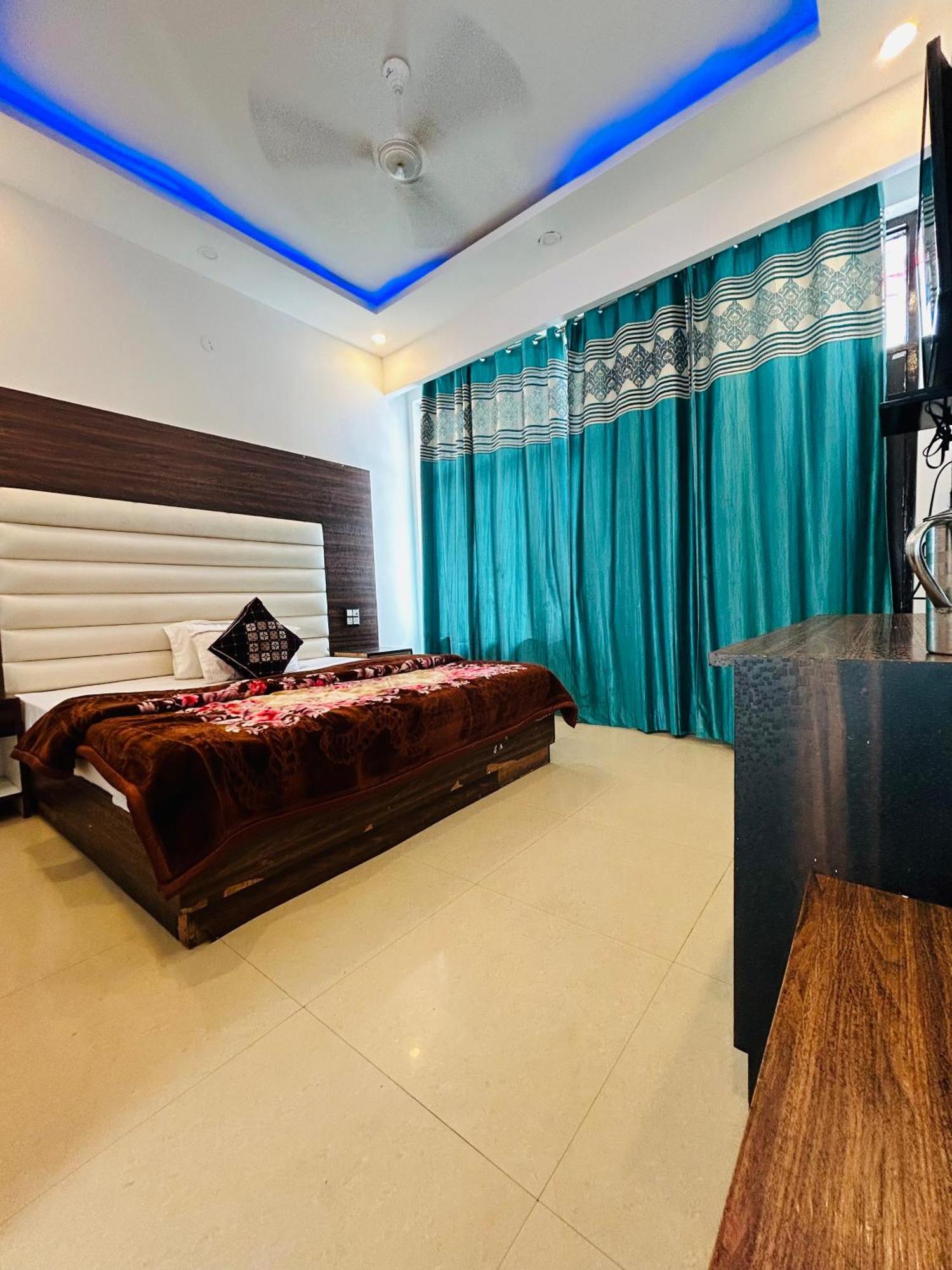 Rahul Hotel & Restaurant Mussoorie Buitenkant foto