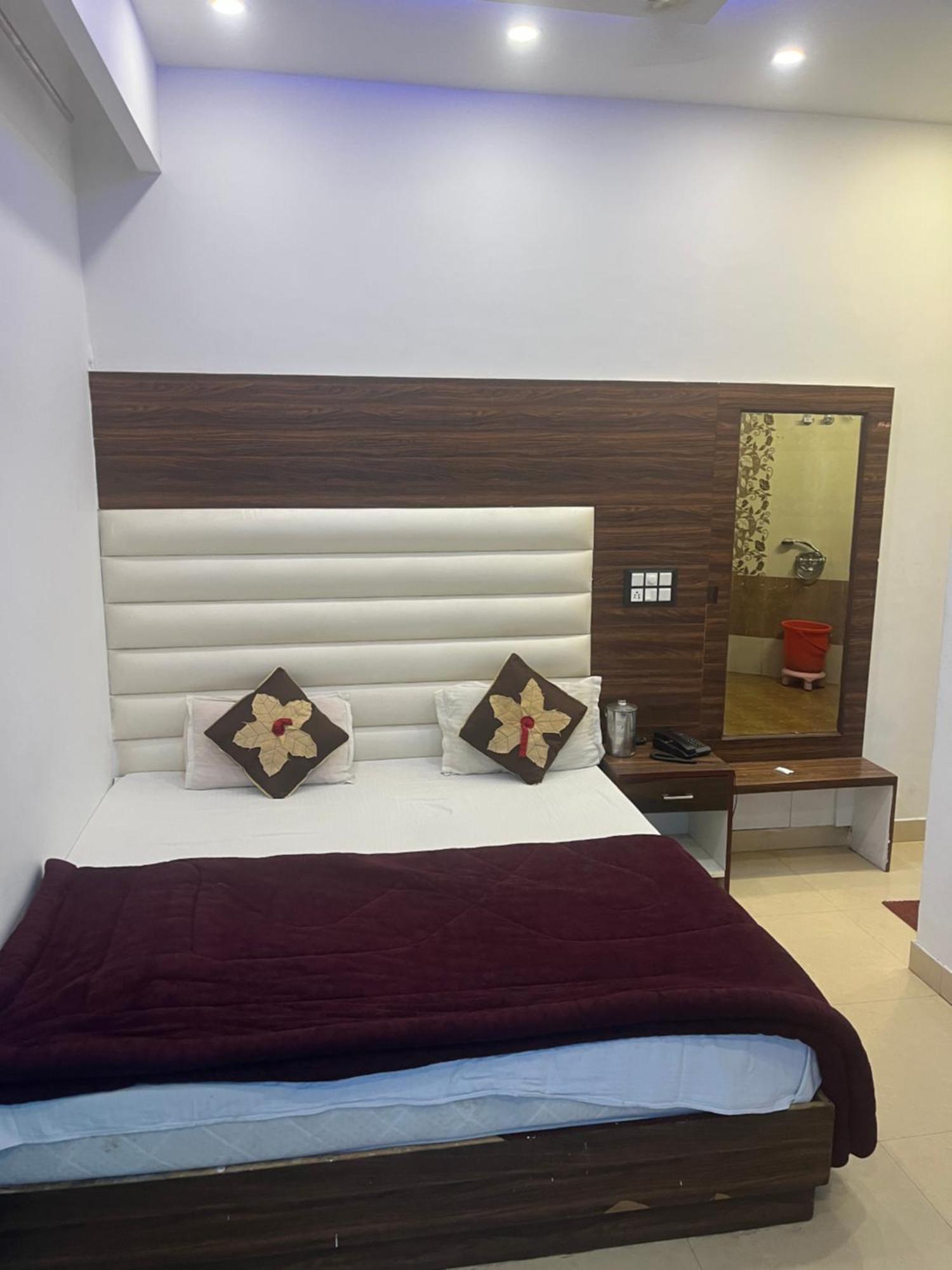 Rahul Hotel & Restaurant Mussoorie Buitenkant foto